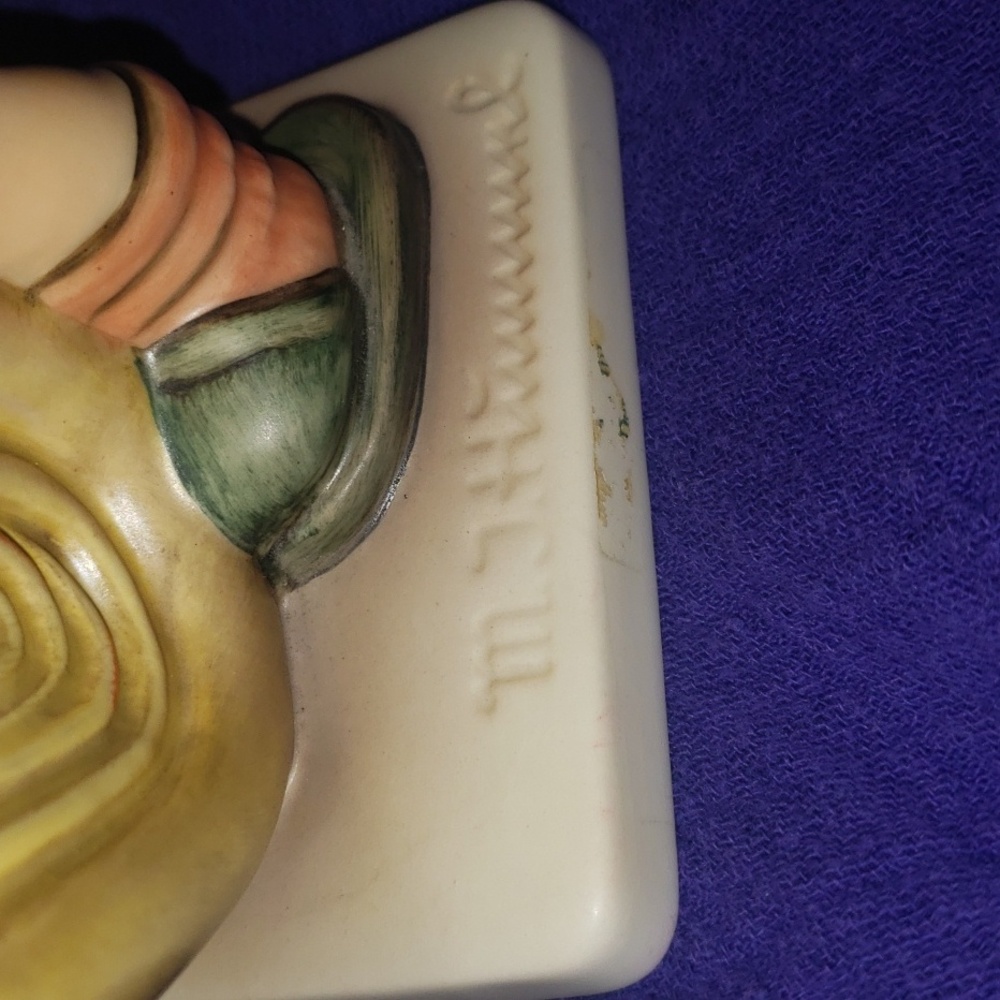 *Vintage*Retired* "The Tuba Player" M.I. Hummel Figurine: Goebel (1983) - Picture 3 of 9
